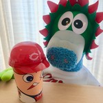 カープオフィシャルグッズショップ - スラィリーもご満悦