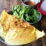 バイン・セオ (ベトナムのお好み焼き) Vietnamese crispy crepe 