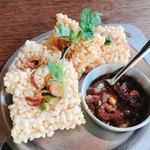 カリカリオコゲ（豚と干し海老の甘辛ソース）Burnt rice with shrimp sause