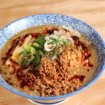 Men Doraku Kaguraya - 鶏白湯スープの神楽や担々麺