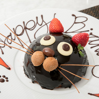 Surprise yourself with a special black cat whole cake on your anniversary♪ takeaway available