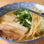 Men Doraku Kaguraya - 極潤白湯鶏そば（太麺）