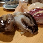 天史朗鮨 - 握り（生とり貝、鯵、スルメイカ）
