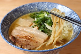 麺道楽 神楽や - 極潤白湯鶏そば（太麺）