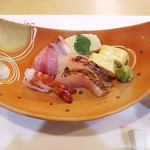 和久 - 3.造り:鯛焼霜/長崎の寒ブリ　車海老の湯引き/粟麩と湯葉