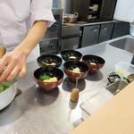 和久 - 椀物を調理中(2018年2月中旬 夜)