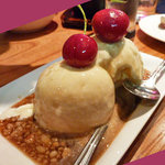 UOKIN PICCOLO - バニラアイスに大人の甘口シェリーがけ　季節のフルーツ添え　２５０円