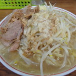ラーメン二郎 - 小ブタ・ネギ/辛め・アブラ・ニンニク