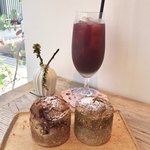 ✿ざくろ&ビルベリージュース 550円(税込)
          ✿あんこと抹茶風味のタルトマフィン  300円(税込)
          ✿苺のタルトマフィン 300円(税込)