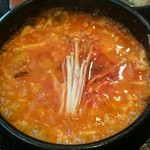 韓国の家 - グツグツ煮えたスン豆腐チゲ。