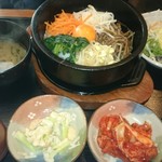 韓国の家 - 石焼ビビンバ定食(税込800円)