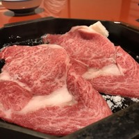 三嶋亭 本店 - 国産黒毛和牛のすき焼き