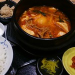 Oshokujidokoro Yuraratei - スンドゥブ定食
                        