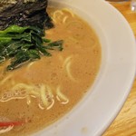 ラーメン大桜 - 醤油感は弱いけど豚骨感しっかりなスープ。