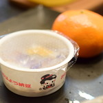 なんちち食堂 - 【ラフテー定食@税込900円】納豆と蜜柑