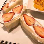 フォーシーズンズカフェ - 苺のサンドイッチ