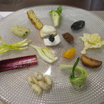 リナシメント - 前菜：インサラティッシマ・リナシメント（＂15＂品目 瞬菜 旬魚 手作りサルーミ 果物の前菜）