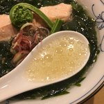 饗 くろ喜 - 桜マス、ショウガ、水、羅臼昆布出汁のスープ