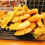 ヤマヤ鮮魚店 弥平 - ヤマ弥自慢の本日の野菜天ぷら盛合わせ 580円でこの量