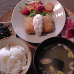 食堂ヒトト - ヒトト定食（豆腐カツ）