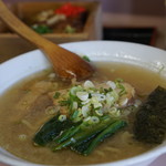 らーめん天上 - 1人前のラーメンと丼で1000円！