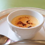 アレコ・レーノ - パイナップルのカスタードプリン。