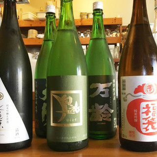 串揚げに合う美味しい日本酒を常時取り揃えております