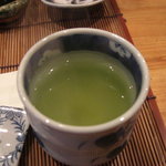 酒彩 庵寿 - 温かいお茶を出してくれました。