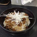 麺や恵 - とり皮丼。150円。