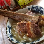 風遊斎 - 沖縄産本ソーキがはみ出ています。