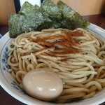 次念序 - 卓上の六厘舎特撰焙煎七味黒を麺に投入！