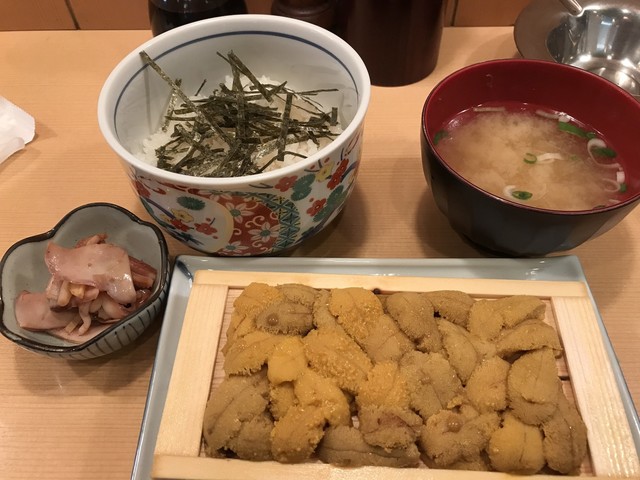 まぐろ丼頼んだら中トロいや大トロ丼きたよ(^o^) : 新横のまぐろや