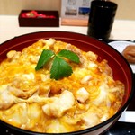 鶏三和 - 名古屋コーチン親子丼。これでご飯少な目