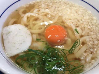 なか卯 - 朝うどんに生卵投入ー。