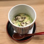 今よし - 茶碗蒸しにはシイタケ、三つ葉、海老、白身が入っていました。