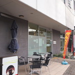 シャララカフェ - 外観とテラス席