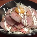 Sumiyaki Bisutoro Rakku - 和牛ローストビーフ丼（1,000円）量が多くて柔らかい肉です