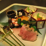 和ごころ 泉 - 師匠桜田に負けず劣らず　和食の神髄がすべて味わえる八寸　名残り～盛り～走りの食材で四季を表現　　