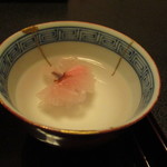 和ごころ 泉 - ①桜茶で開宴