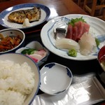 魚料理 ホノルル食堂 - お刺身定食　プラス　鯖の塩焼き