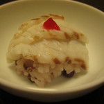 和ごころ 泉 - ④ご店主からの祝い品　赤飯、真鯛蒸し