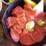 鮨処たち吉 - クロマグロ大トロ＆中トロ丼4400円(クロマグロ丼2500円より)