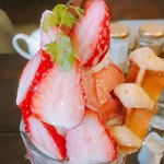 Ruguranveru - 越谷いちごのたっぷり練乳パフェ  1100円