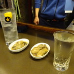 Tsukiji Sandai - ジンソーダ&冷酒　お通しカキ生姜煮
