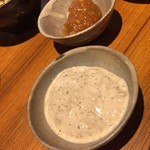 焼鳥 酉たけ - 2種類の味噌です　手前の味噌マヨ鳥ひき肉入りが抜群に美味しいです