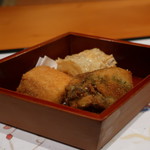 日本料理 幸庵 - 牡蠣と干し柿の揚げ物、穴子コロッケ、真鯛の白子の湯葉巻き揚げアップ