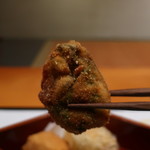 日本料理 幸庵 - 牡蠣と干し柿の揚げ物リフトアップ