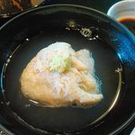 茶話駄 - そばがきはそば湯に浸っており、醤油を付けて頂きます。