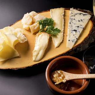 ワイン・チーズ&天然木 Unico_2