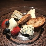 Wine Bar＆Dining ペトロス - チーズ盛り合わせ！